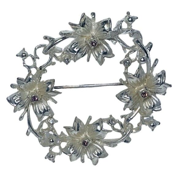 Vtg Icy Rhinestone Silver Flower Wreath Brooch 2" Pin GrannyCore Cottagecore - Picture 1 of 9